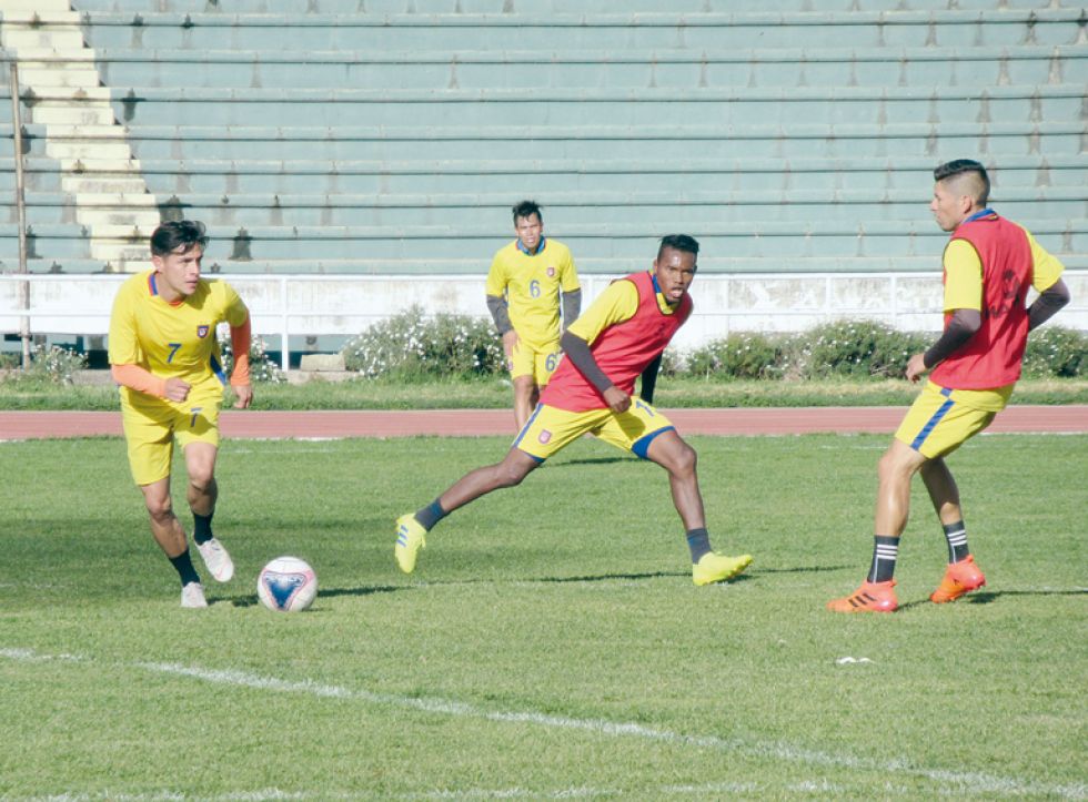 El equipo estudiantil entrenó ayer en el Estadio Patria, donde este sábado enfrentará a Nacional Senac, por la Copa Simón Bolívar.