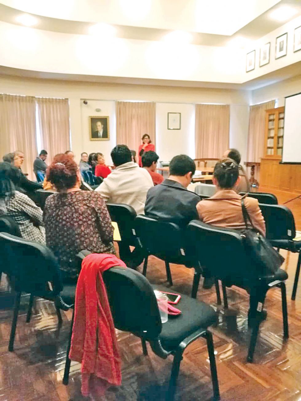 DEBATE. Una de las mesas del Congreso Internacional en el salón Gunnar Mendoza del ABNB.