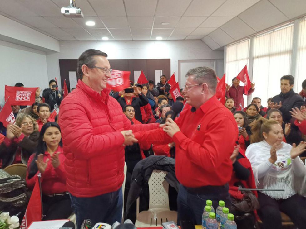 CAMPAÑAS. Morales (i) y Ortiz presentaron a sus candidatos en Chuquisaca con la mirada puesta en los comicios del 20 de octubre.