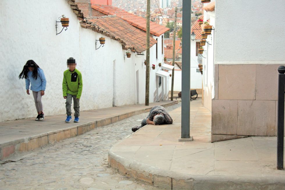 TURISMO. Vecinos protestan por bebedores consuetudinarios que salen de los bares.