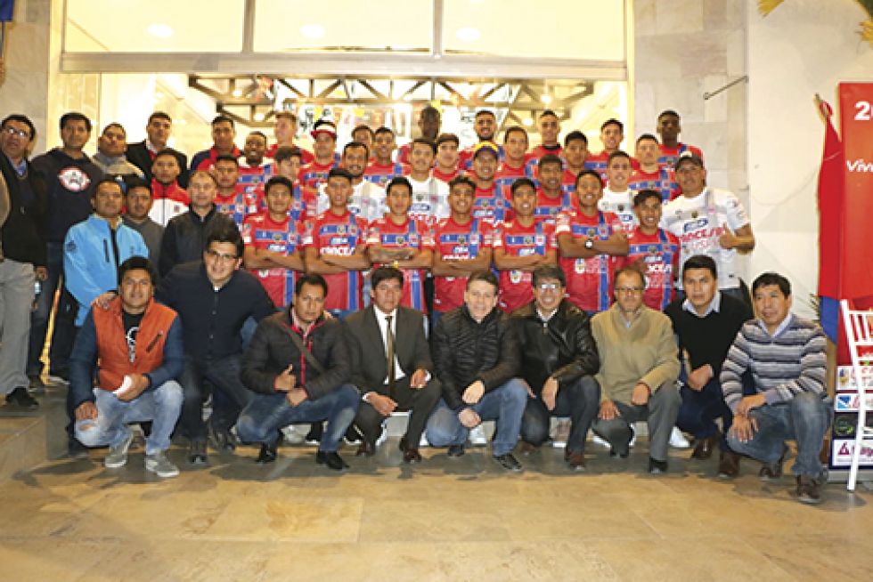 Anoche fue presentado el equipo estudiantil que afrontará el torneo de ascenso al fútbol profesional.