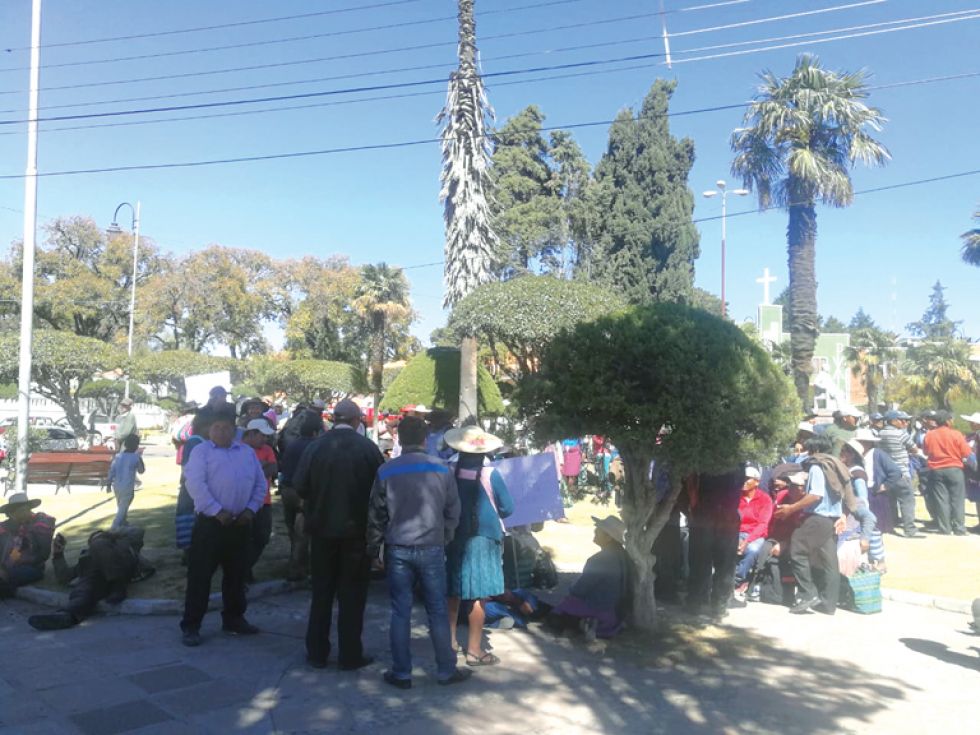 MARCHA. Pobladores de Ravelo pidieron que el Alcalde sea detenido preventivamente.