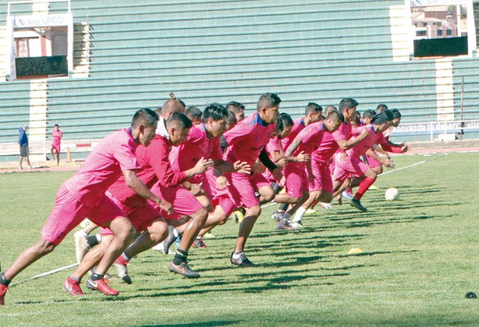 El equipo albirrojo cerró sus entrenamientos ayer, en el Estadio Patria, donde esta tarde recibirá la visita de Real Tomayapo, de Tarija.