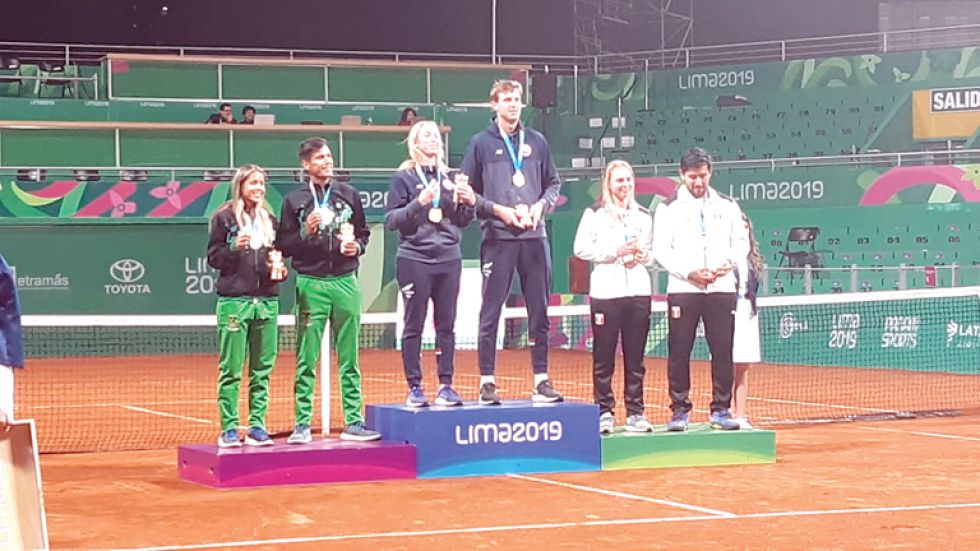 Los hermanos Noelia y Federico Zeballos (i) tuvieron que conformarse con la medalla de plata en tenis dobles mixto.