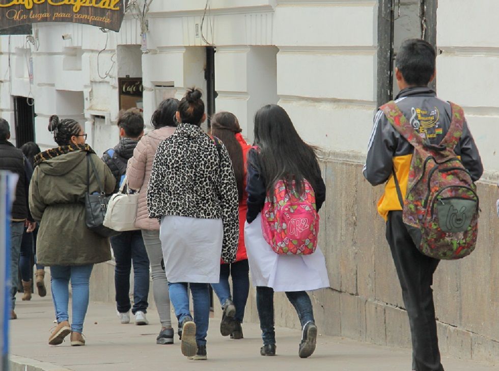 Estudiantes continuarán pasando clases con el horario de invierno.