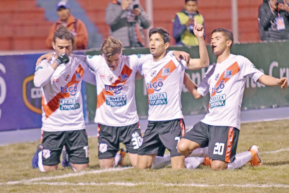 La celebración de los jugadores de la banda roja.
