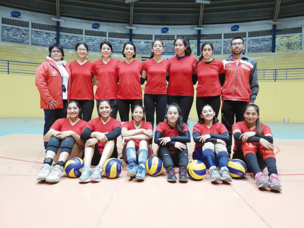 La selección chuquisaqueña de voleibol que a partir de hoy intervendrá en el Campeonato Nacional Categoria Mayores Rama Femenina.