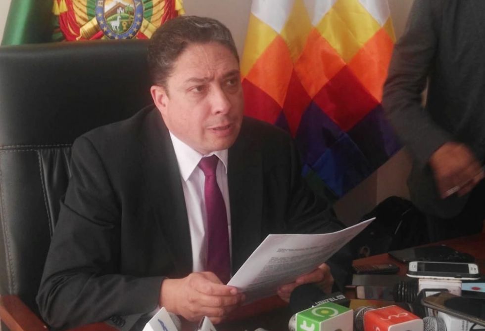 El ministro de Justicia, Héctor Arce, en la conferencia de prensa en Sucre.