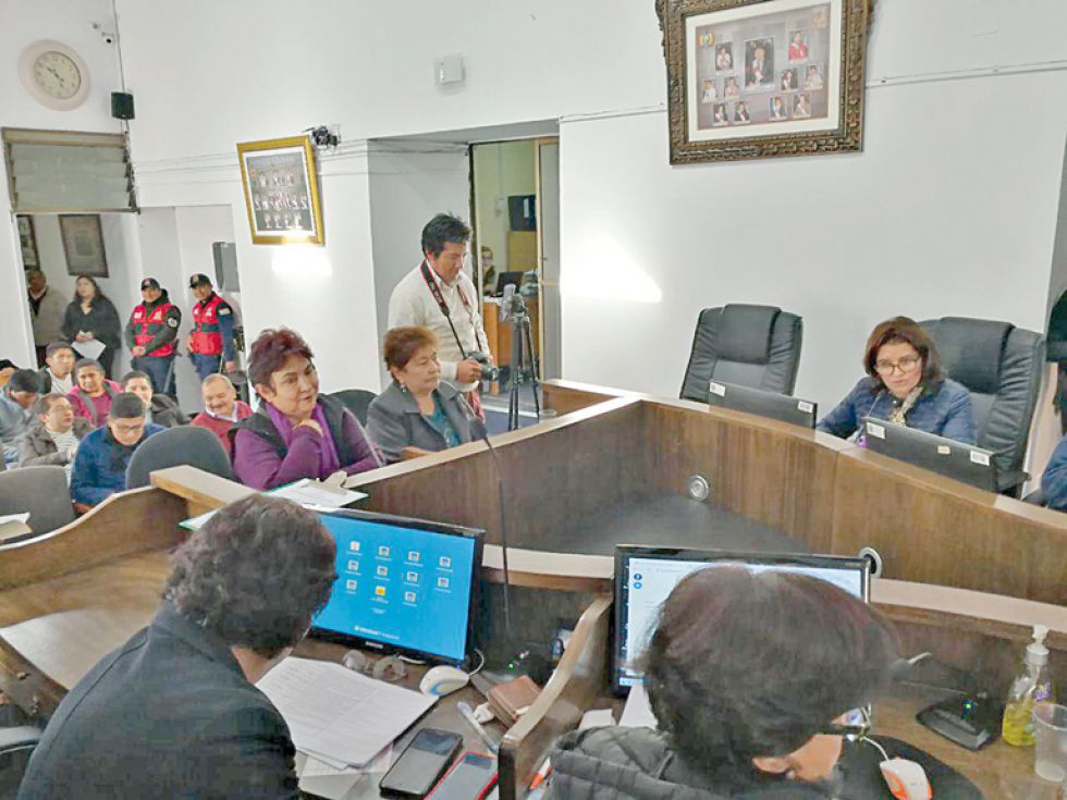 AUDIENCIA. Representantes del Comité de Festejos de la Virgen, ayer, en el Concejo.