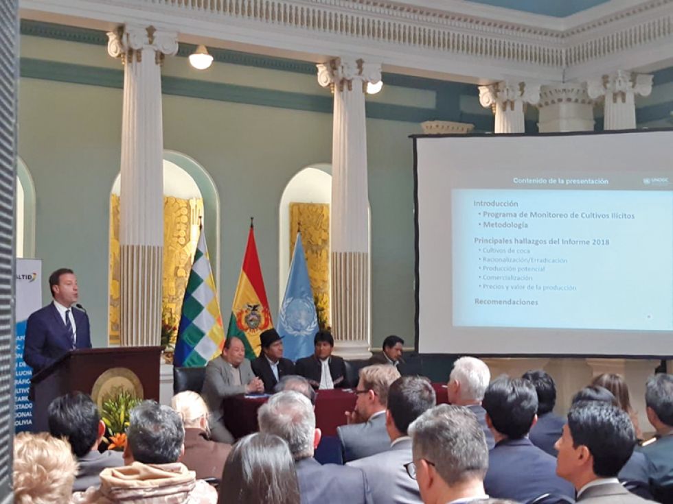 ESTUDIO. El informe de la Unodc sobre cultivos de hoja de coca se presentó ayer en La Paz.