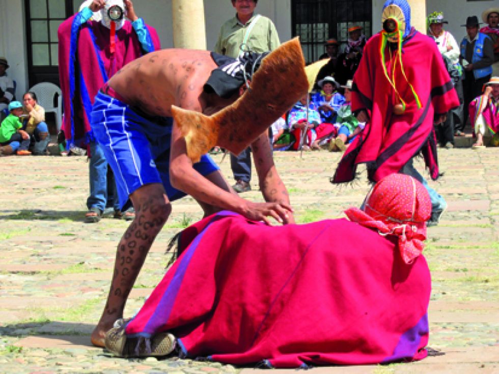 FESTIVAL. Culturas vivas de Chuquisaca se lucieron en el patio histórico de Derecho.
