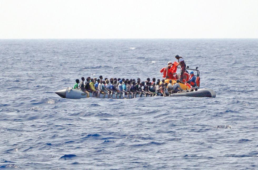 RESCATE. Una fotografía del 9 de agosto que muestra un barco de rescate en la costa de Libia.