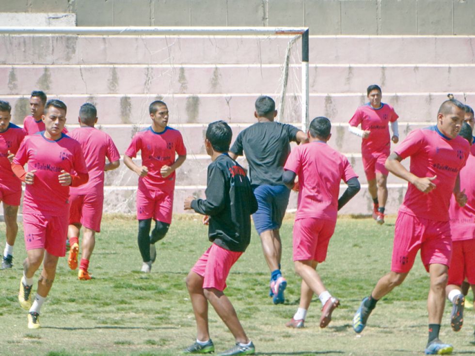 Los tres equipos chuquisaqueños que juegan la Copa Simón Bolívar tendrán acción hoy, por el torneo local.