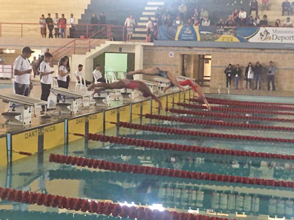 Ayer se cumplió con la primera jornada de competencias del deporte náutico en la piscina de El Rollo.