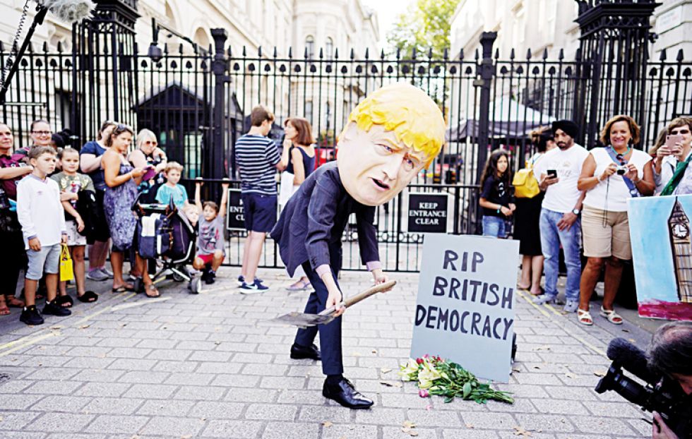 POLÉMICO. El primer ministro Boris Johnson se enfrenta a duras críticas por su gestión del Brexit.