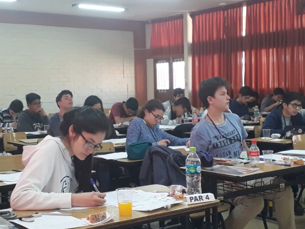 PRUEBA. El desarrollo de la última prueba ayer en un salón de la Facultad de Tecnología de San Francisco Xavier.