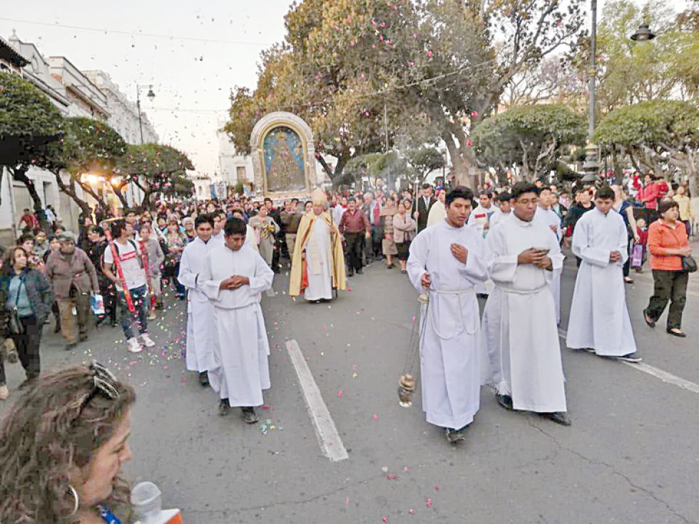 TRASLADO. Ayer la imagen de la Virgen de Guadalupe fue llevada a la Catedral.
