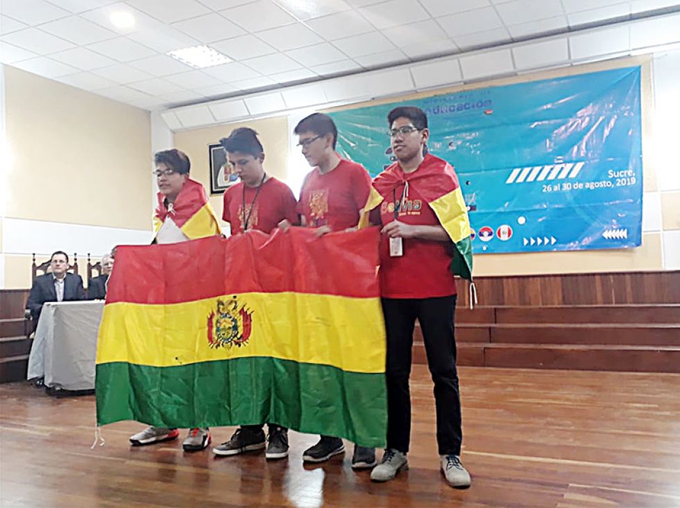 EQUIPO. El cuarteto de olimpistas bolivianos que participó en la 30va Olimpiada de Matemática del Cono Sur; primero a la izquierda Peter Carvajal.
