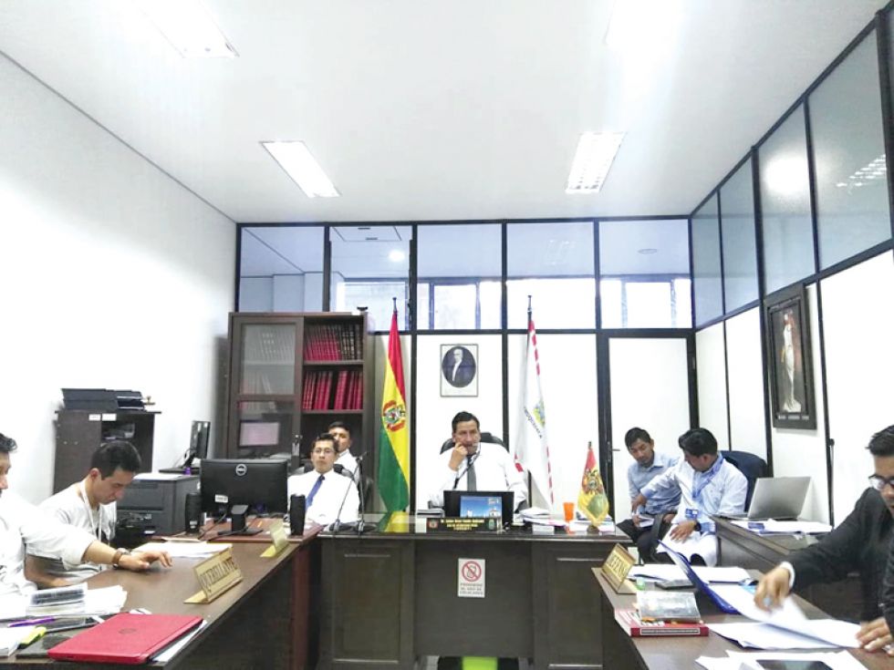DECISIÓN. La audiencia en la que un juez determinó cautelar en la cárcel al propietario de tres perros.