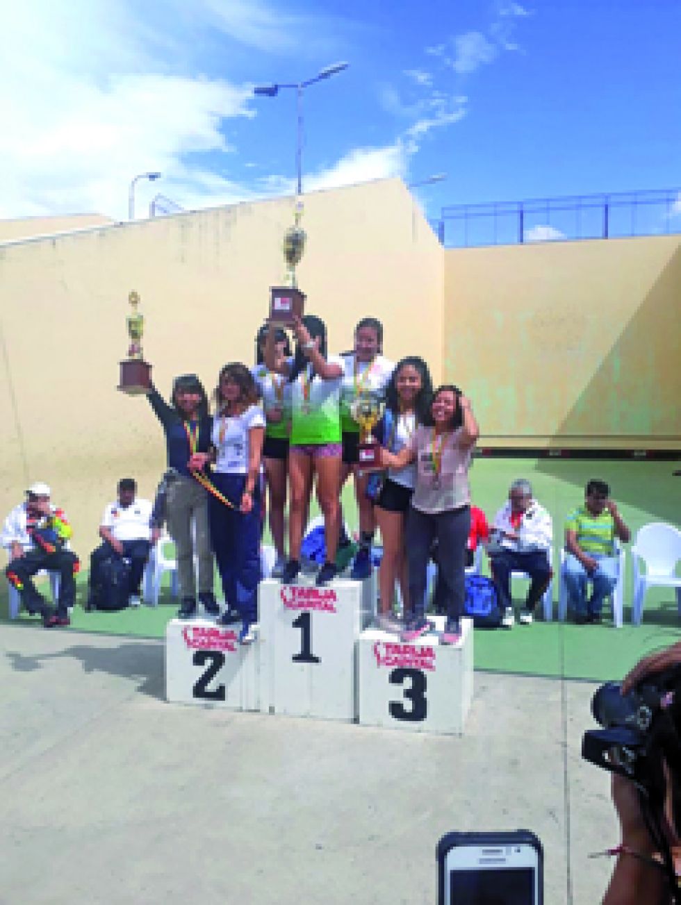 Chuquisaca sube al podio en Nacional de pelota raqueta