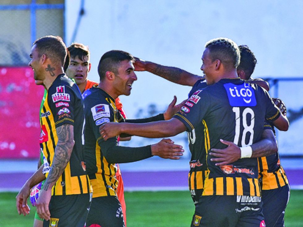 El festejo de los jugadores atigrados  en el triangular amistoso.