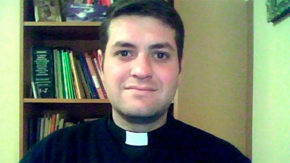 El sacerdote argentino que decidió dejar su vocación luego de enamorarse de una mujer.