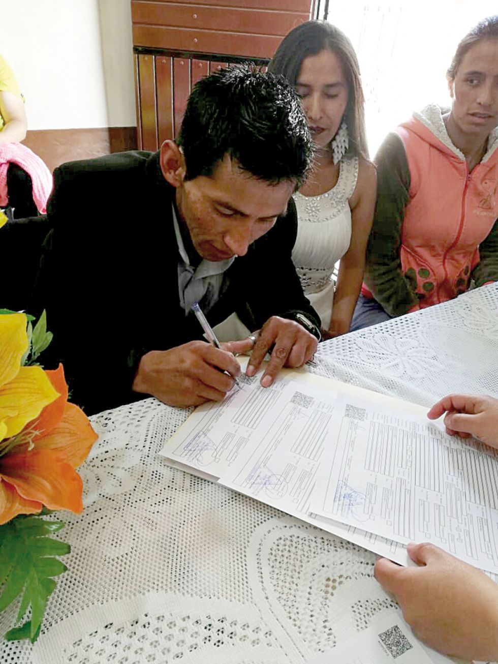 AMOR. Jhonny contrajo matrimonio por lo civil el 7 de septiembre; el 21 era el religioso.