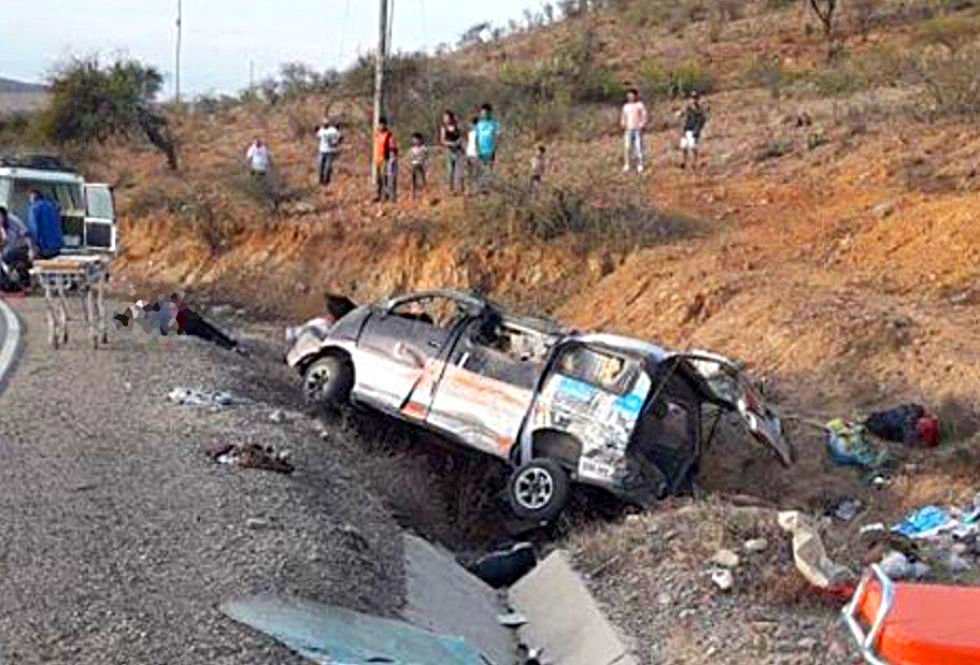 DOLOR. El motorizado volcó en el sector de Lázaro Pampa de la comunidad de Santa Ana, 3 kilómetros antes de llegar a la ciudad de Aiquile.