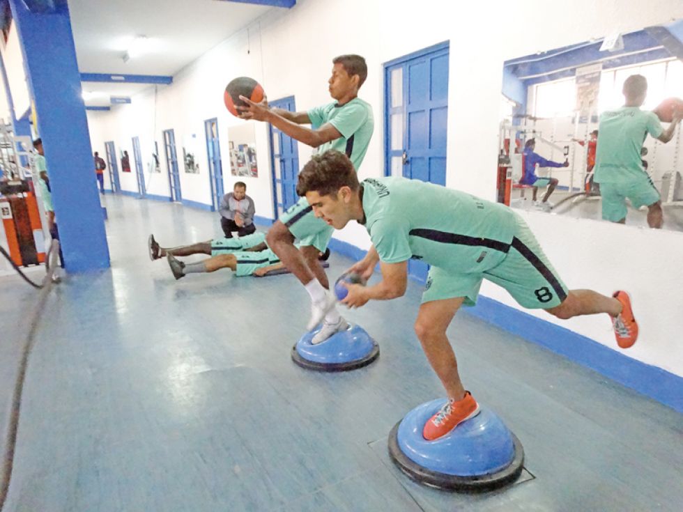 Los estudiantiles trabajaron a doble turno ayer, por la mañana hicieron hincapié en la parte física.