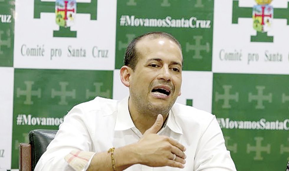 INFORME. La conferencia de prensa del presidente del Comité Pro Santa Cruz, Luis Fernando Camacho, ayer