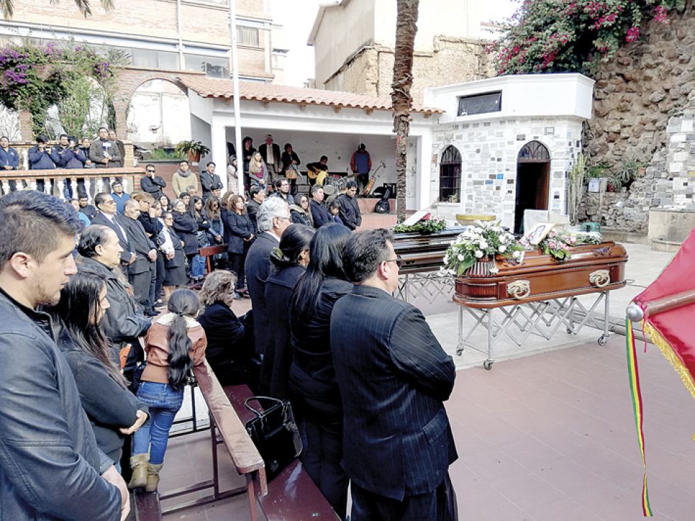 SUCRE. La misa de cuerpo presente se realizó en la Gruta de Lourdes la tarde de ayer.