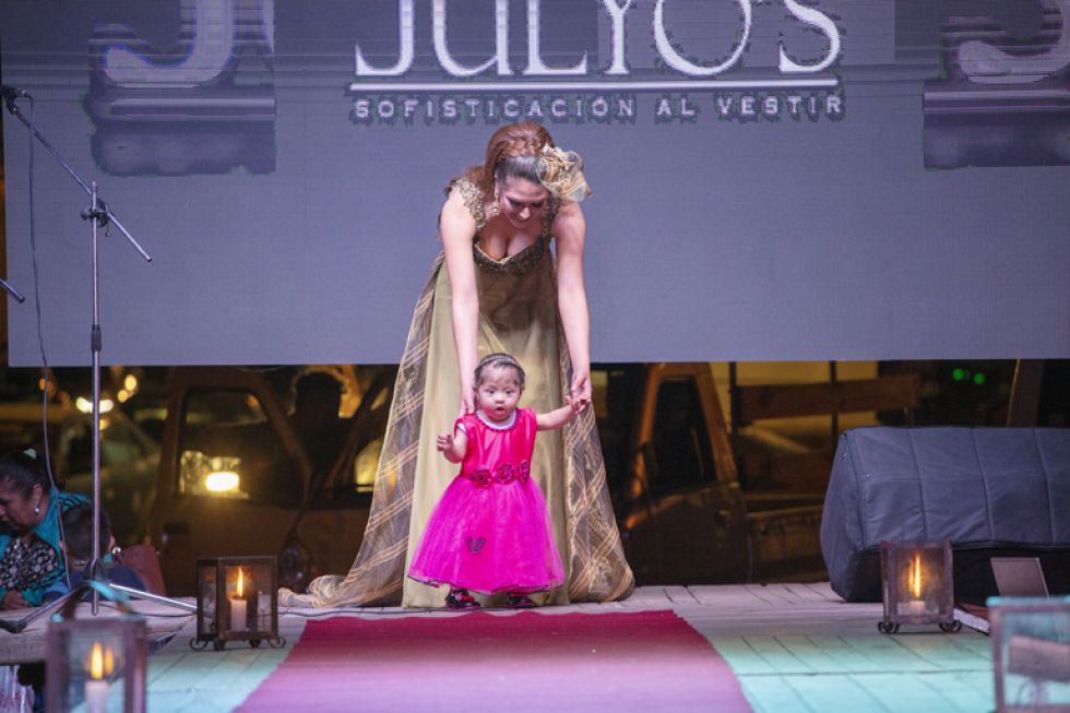 Niños brillan en la Pasarela 21D