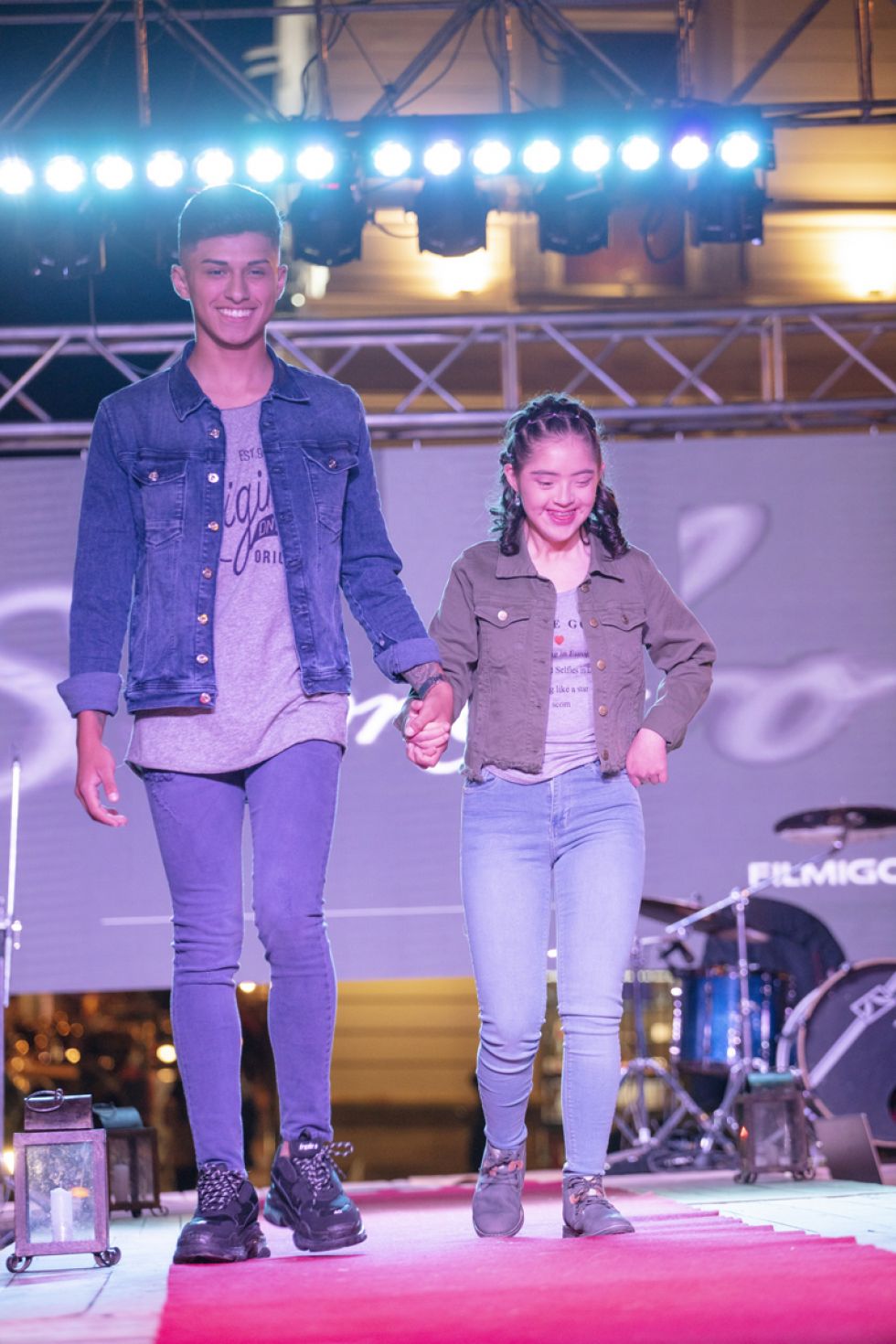 Niños brillan en la Pasarela 21D