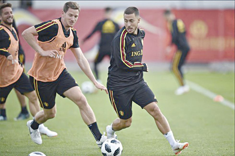 Eden Hazard (d) estará al frente del ataque belga.