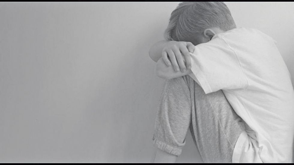 ESTUPRO. La relación sentimental de un adolescente mayor de 14 y menor de 18 años con una persona mayor está penado por el Código Penal.