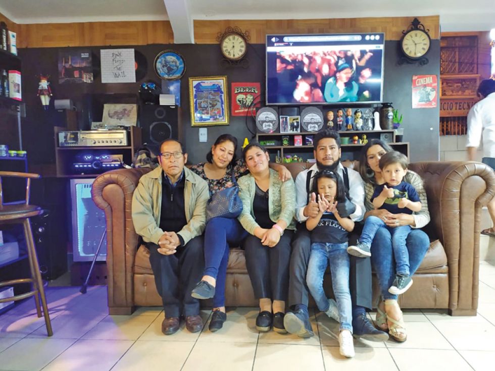 Julián, Rosa, Carmen, Germán, Valentina, Roxana y Matías.