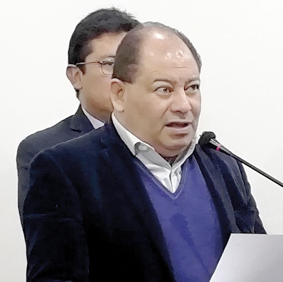 ANUNCIO. El ministro de Gobierno, Carlos Romero, en la presentación del narcotraficante.