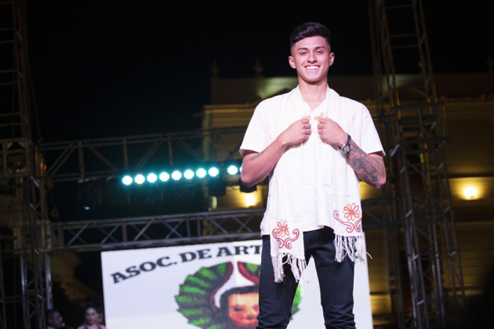 Niños brillan en la Pasarela 21D