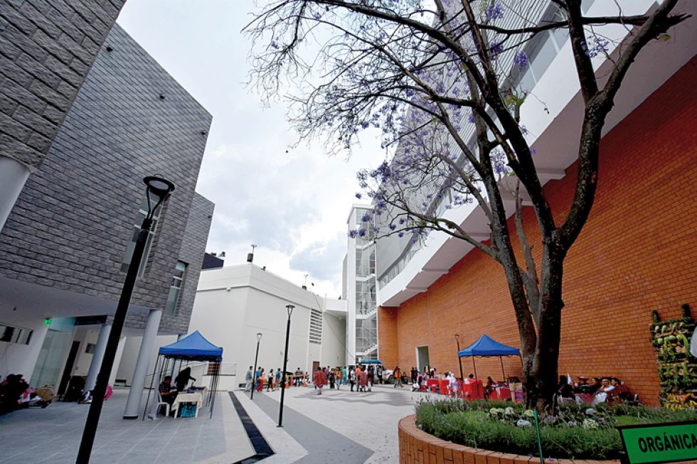 INFRAESTRUCTURA. El centro cultural fue inaugurado ayer con muestras de arte y cultura.