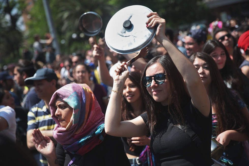 Los manifestantes protestan, en una nueva muestra del descontento ciudadano por la carestía y desigualdades del país que, con la subida del precio del boleto del metro.