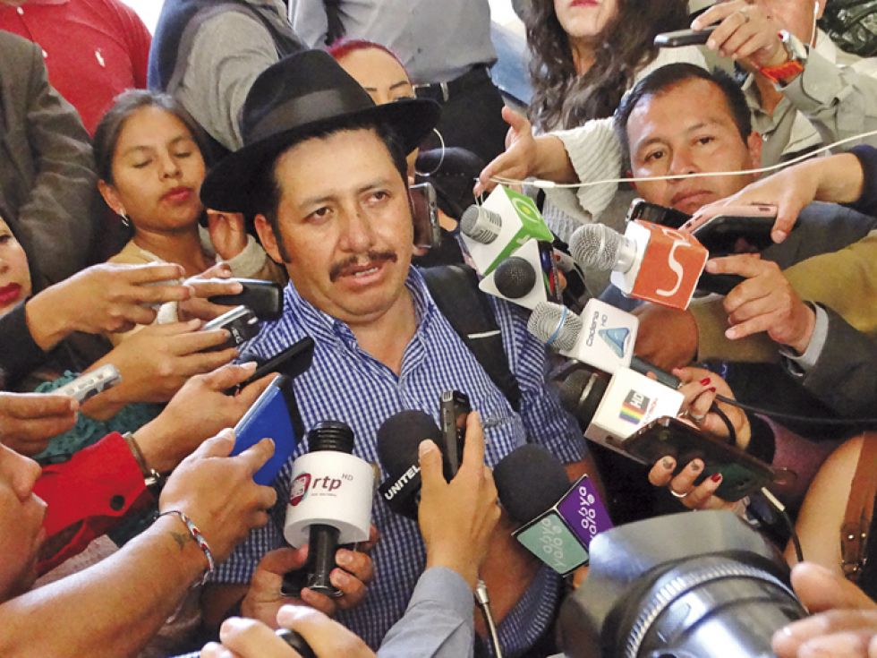 OFICIALISMO. El gobernador de Chuquisaca, Esteban Urquizu, cumple su gestión en 2020.