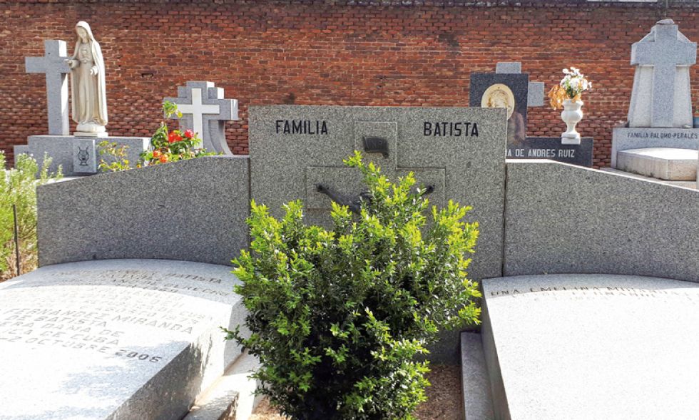 Sepultura del dictador cubano Fulgencio Batista (1901-1973) y de su familia en el cementerio de San Isidro, en Madrid. El próximo traslado de los restos del dictador español Franci