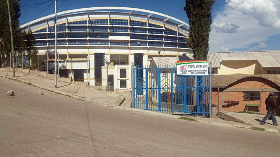 Cobol trabaja a puertas cerradas pese a las dificultades que atraviesa por los conflictos sociales en el país.