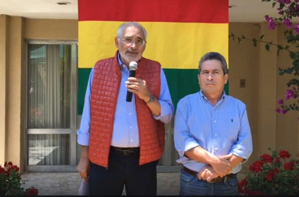 El canditato a la presidencia Carlos Mesa y su candidato a la vicepresidencia Gustavo Pedraza.