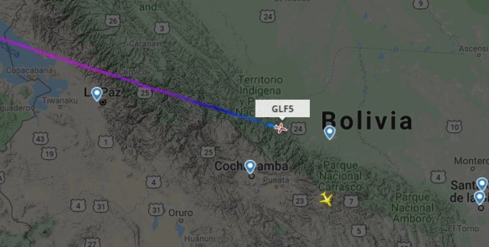 La aeronave que trasladará a Evo Morales a México está surcando cielo boliviano.