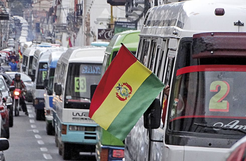 SUCRE. Una multitudinaria concentración de chuquisaqueños, potosinos y ciudadanos del interior celebraron juntos por el alejamiento de Evo Morales.