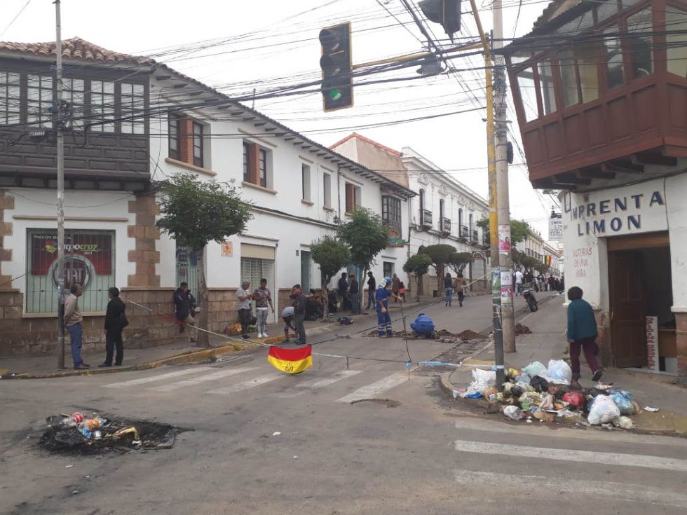 Varias calles están con basura.