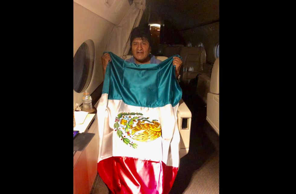 El presidente renunciante Evo Morales en el avión mexicano.