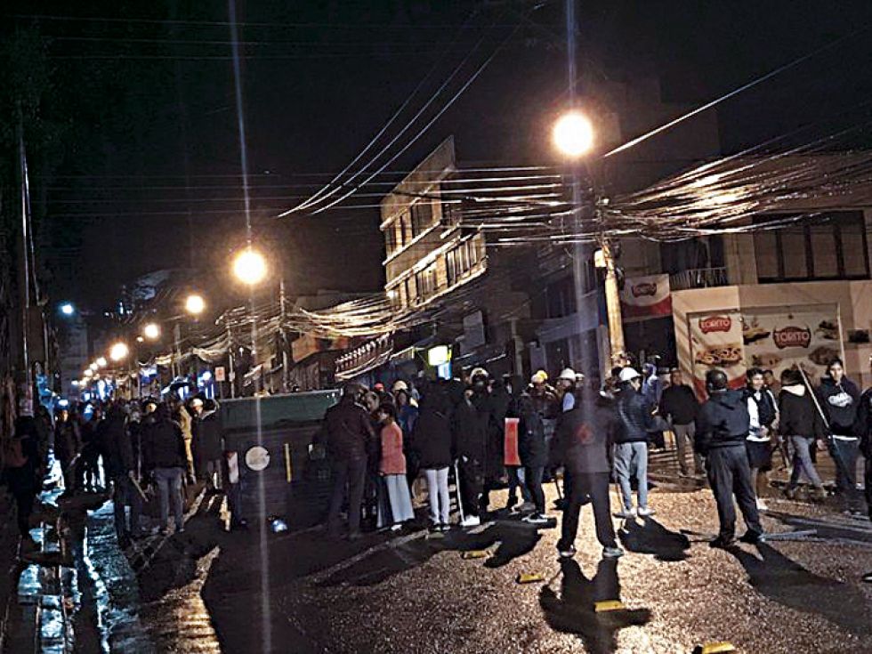 Grupos violentos siembran  pánico en varias capitales con quemas y saqueos