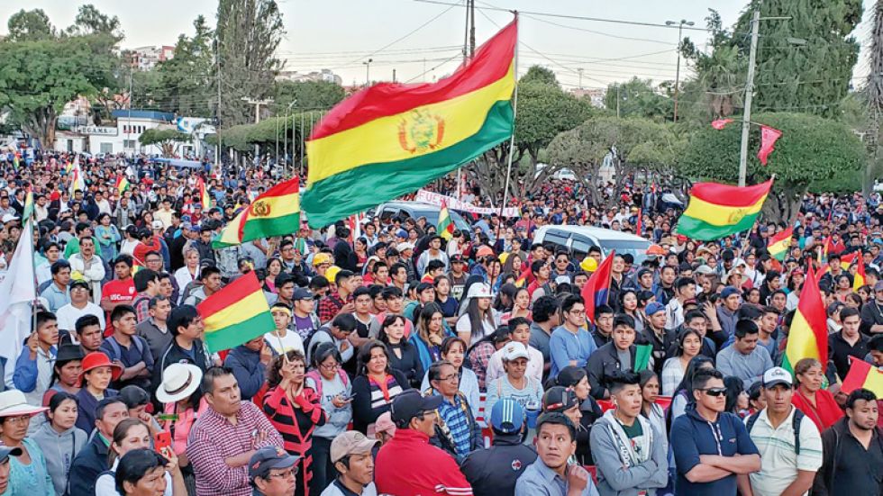 PROTESTA. El cabildo ratificó su decisión de exigir la renuncia de autoridades locales y nacionales.